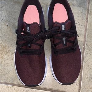Women’s Nike shoes